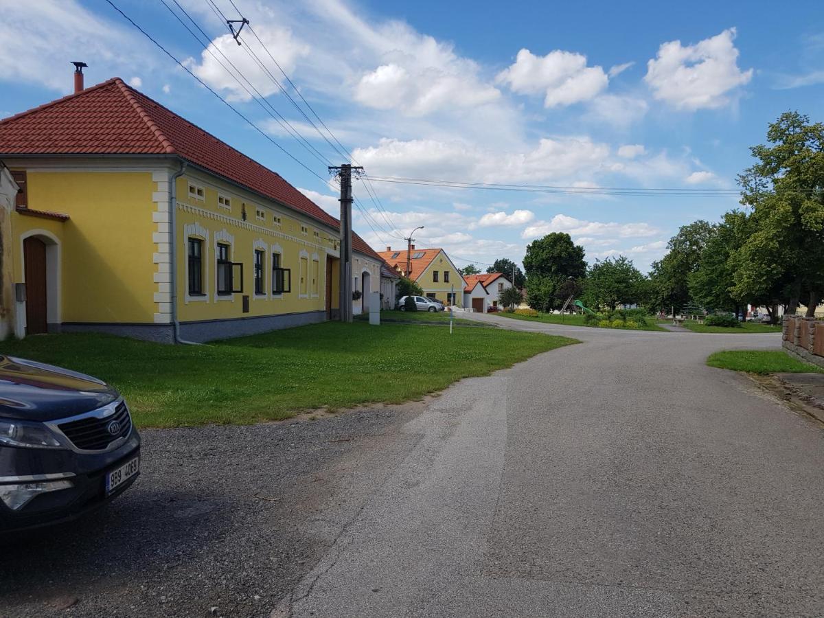 Ubytovani Agnes Jaronice Bagian luar foto
