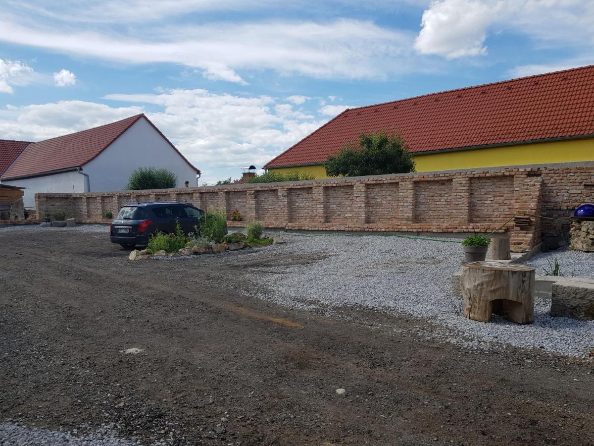 Ubytovani Agnes Jaronice Bagian luar foto